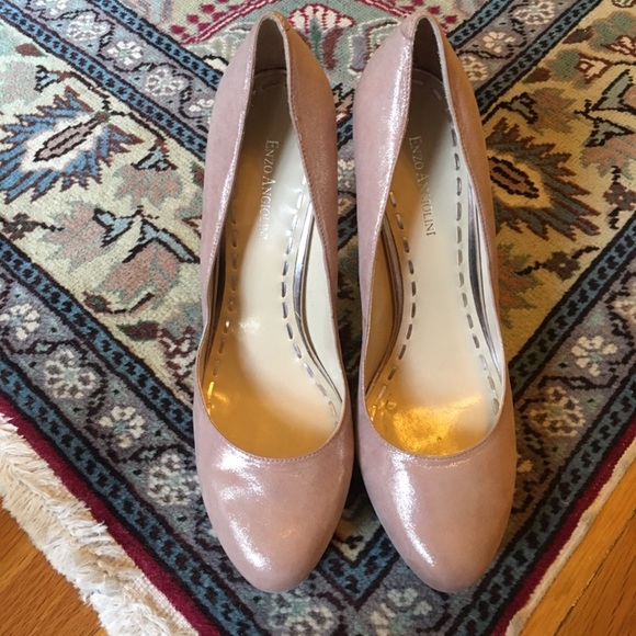 Enzo Angiolini’s Smiles pump in iridescent pink. - Picture 2 of 4